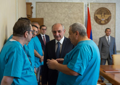 CCSC Administrator Raffi Sarkissian (R) introduces members of the medical team to Artsakh President Bako Sahakyan at the Presidential Administration (Center).