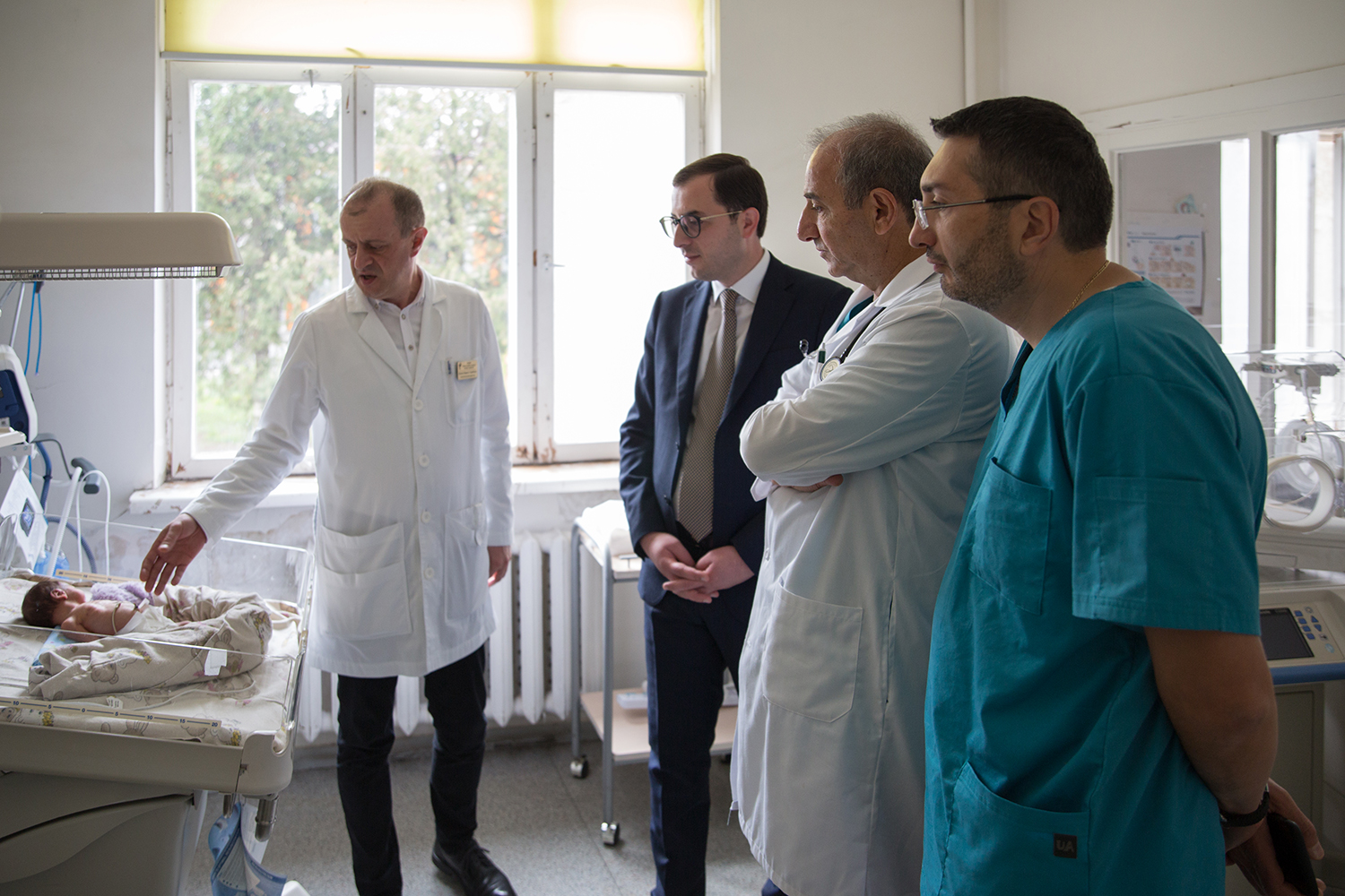 R to L: OB/GYN surgeon Dr. Kevin Galstyan, Dr. Ara Airapetian, Artsakh Health Minister Arayik Baghryan, and women’s hospital director Dr. Vartkes Osipov