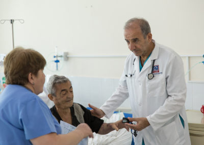 Dr. Ara Airapetian rounding at the Stepanakert Republican Medical Center’s patient tower – visiting and consulting with local doctors on hospitalized cases.